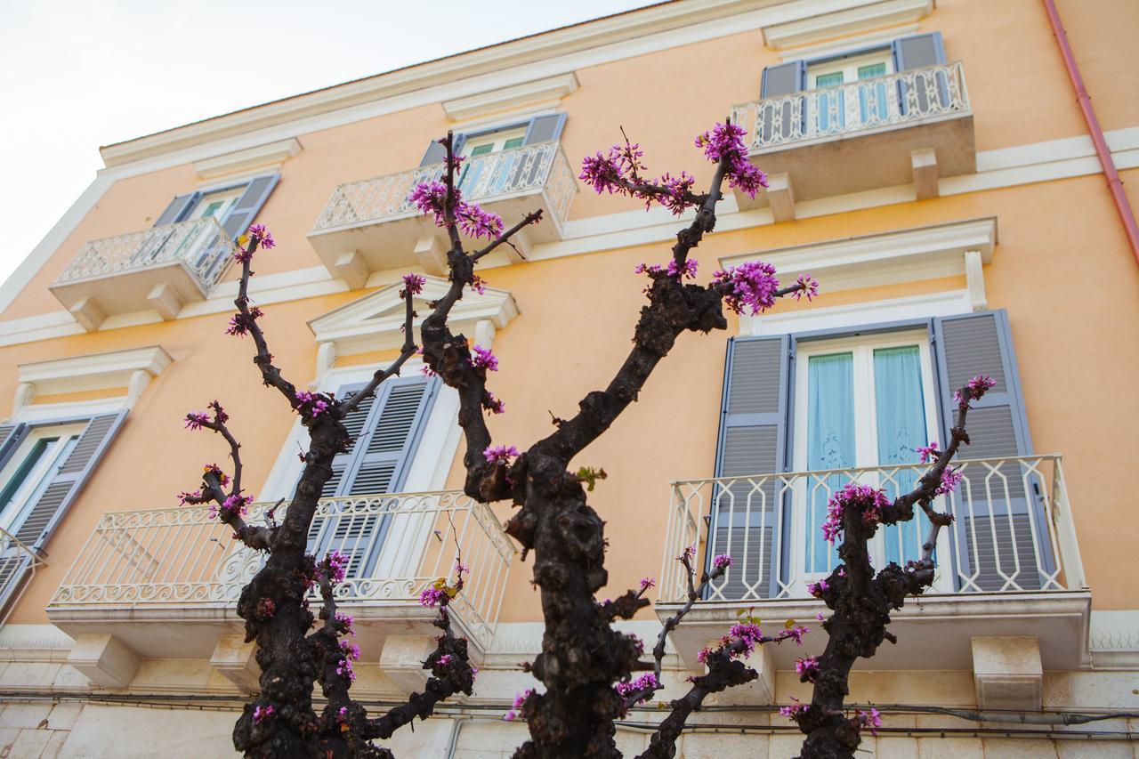 Albergo Lucy Trani Buitenkant foto