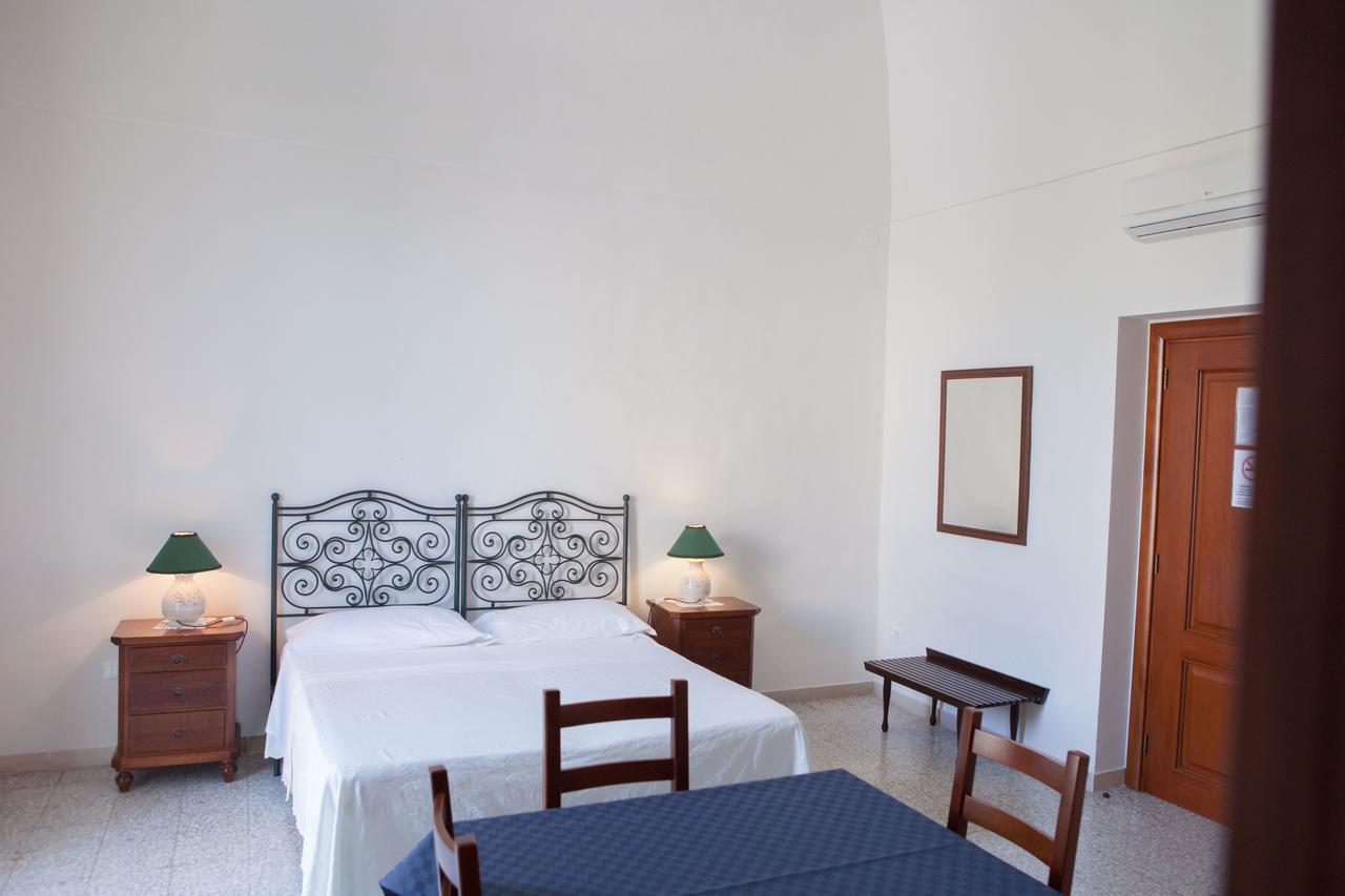 Albergo Lucy Trani Buitenkant foto