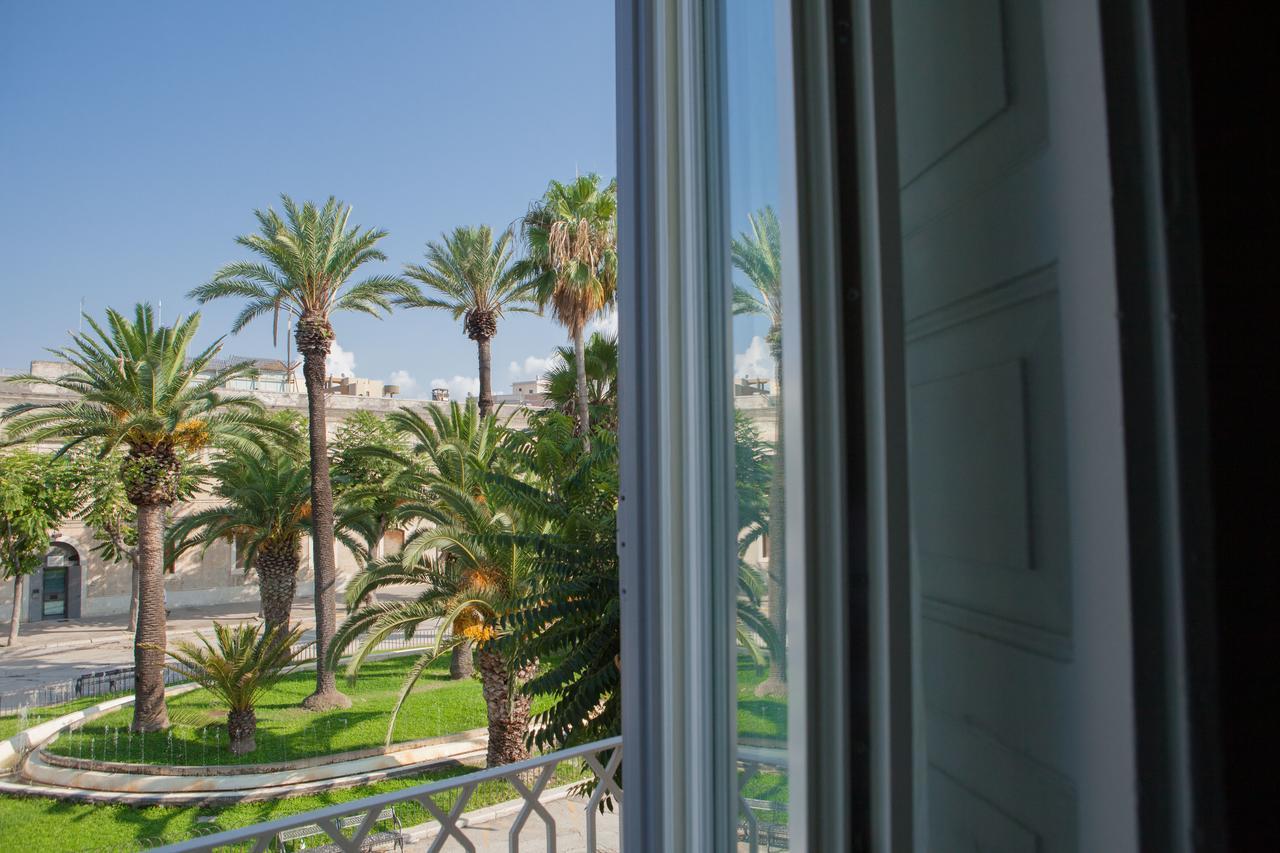 Albergo Lucy Trani Buitenkant foto