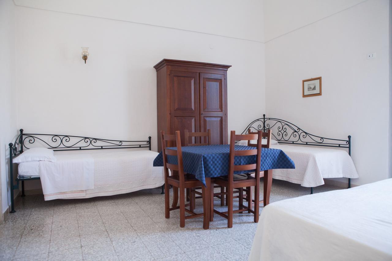 Albergo Lucy Trani Buitenkant foto