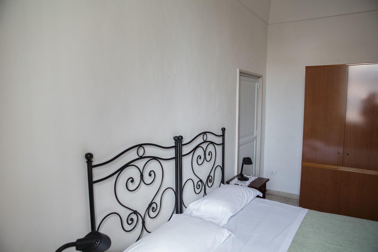 Albergo Lucy Trani Buitenkant foto