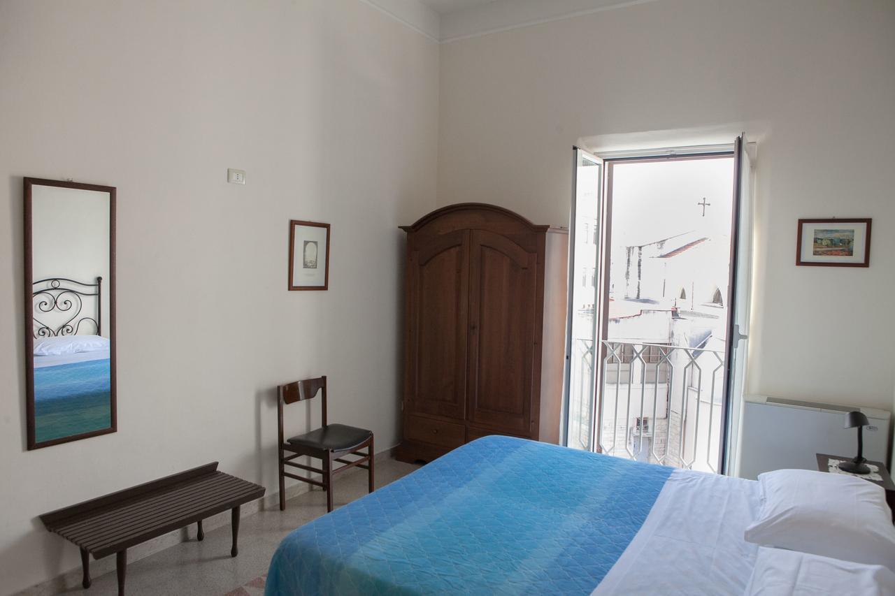 Albergo Lucy Trani Buitenkant foto