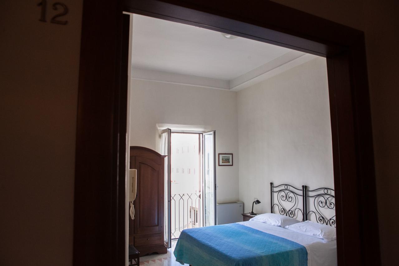 Albergo Lucy Trani Buitenkant foto
