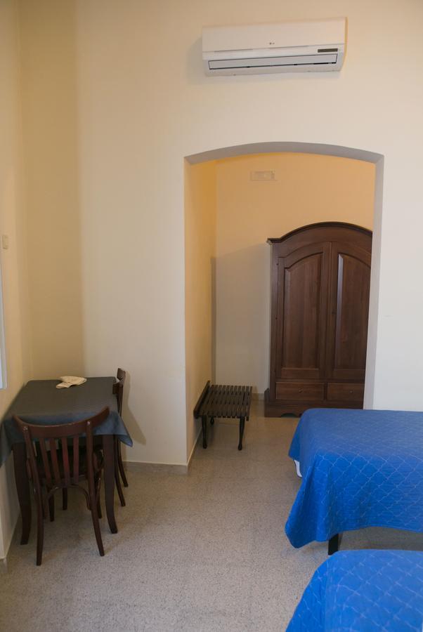 Albergo Lucy Trani Buitenkant foto