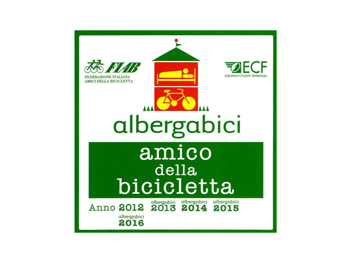 Albergo Lucy Trani Buitenkant foto