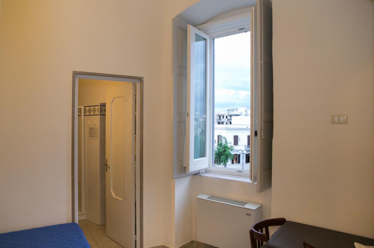 Albergo Lucy Trani Buitenkant foto